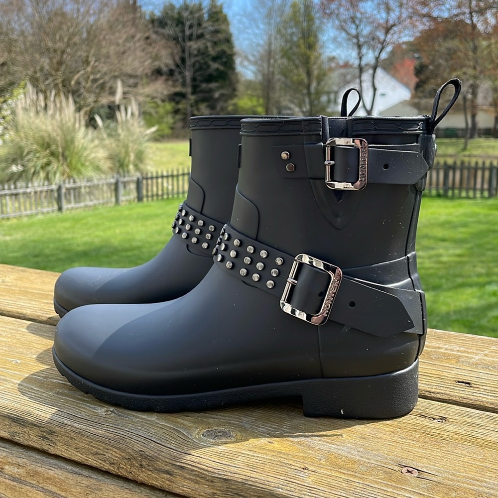 Hunter Sz 7 Black Refined Stud Biker Rubber Rain Bootie Ankle Boots